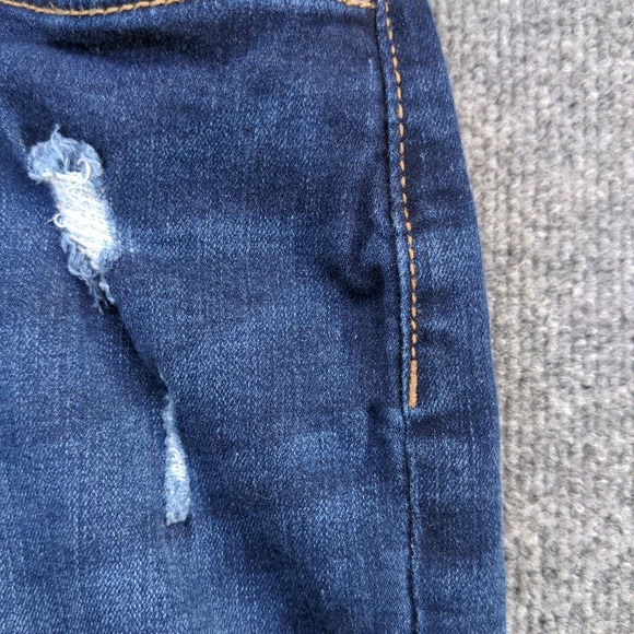 Time & Tru Women's Mid Rise Jean Shorts Blue Size 6 Distressed Cotton Blend - Picture 10 of 14